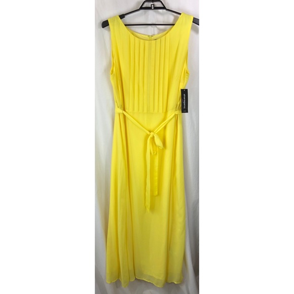 Sharagano Dresses & Skirts - Sharagano sleeveless pleated maxi dress 7500